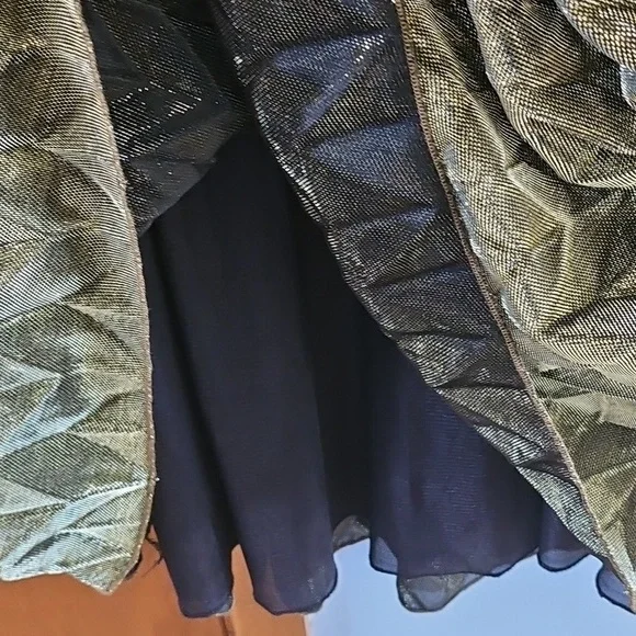 Elegant metallic olive Green Pleated Skirt - Picture 8 of 11